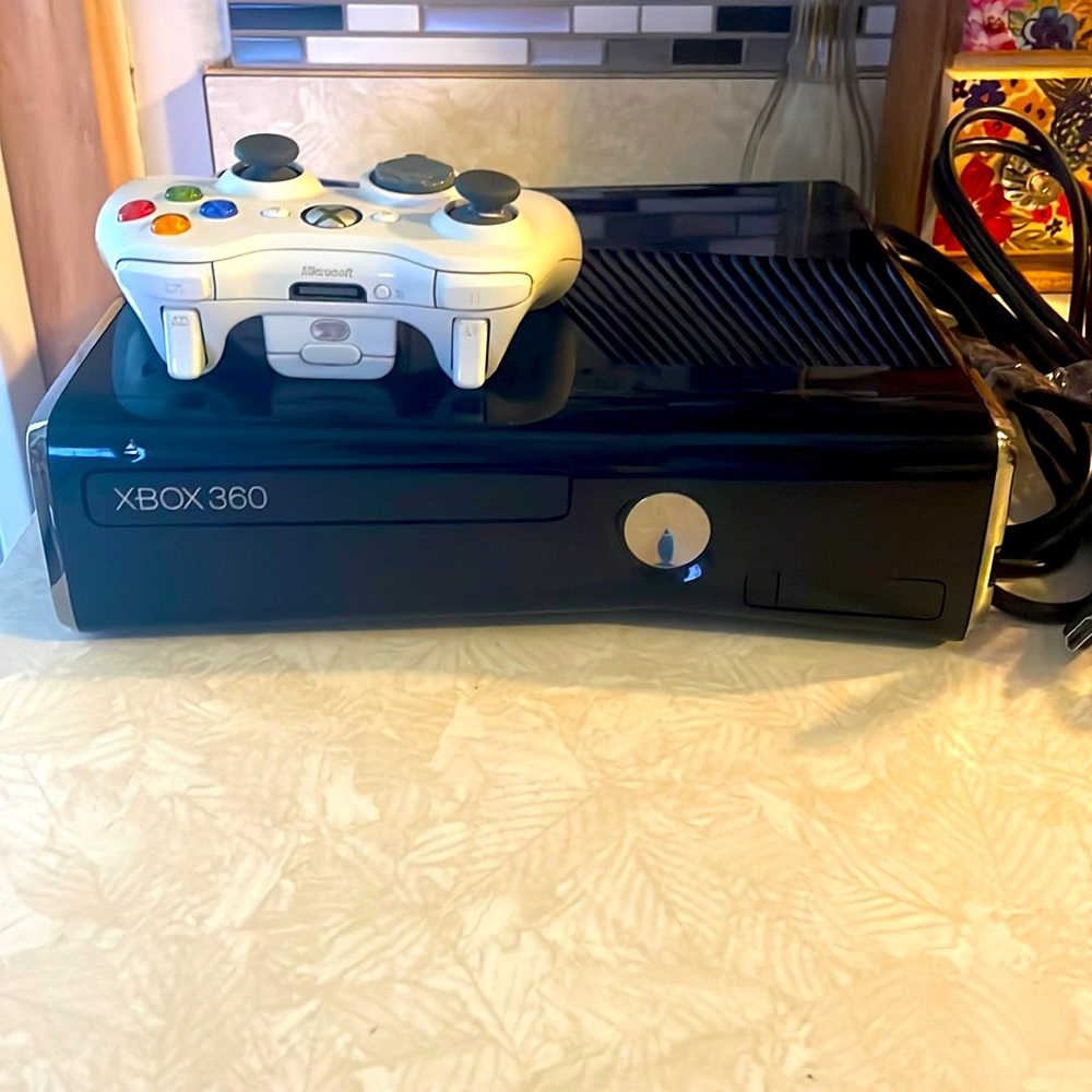 I’m selling a Xbox360 and it is cleaned well.